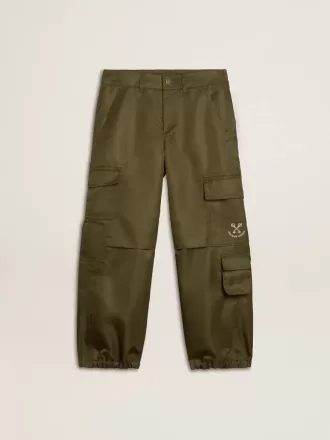 Pantalones cargo para niños en verde militar