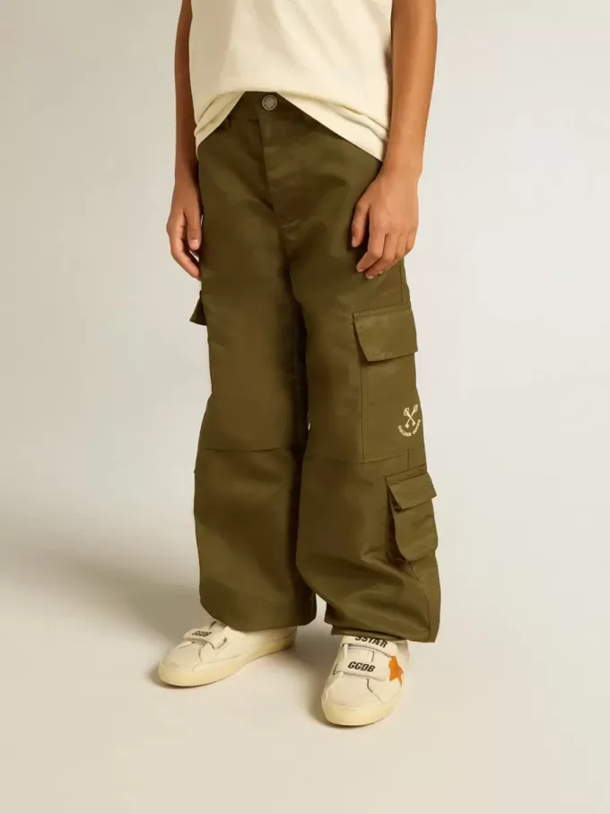 Pantalones cargo para niños en verde militar