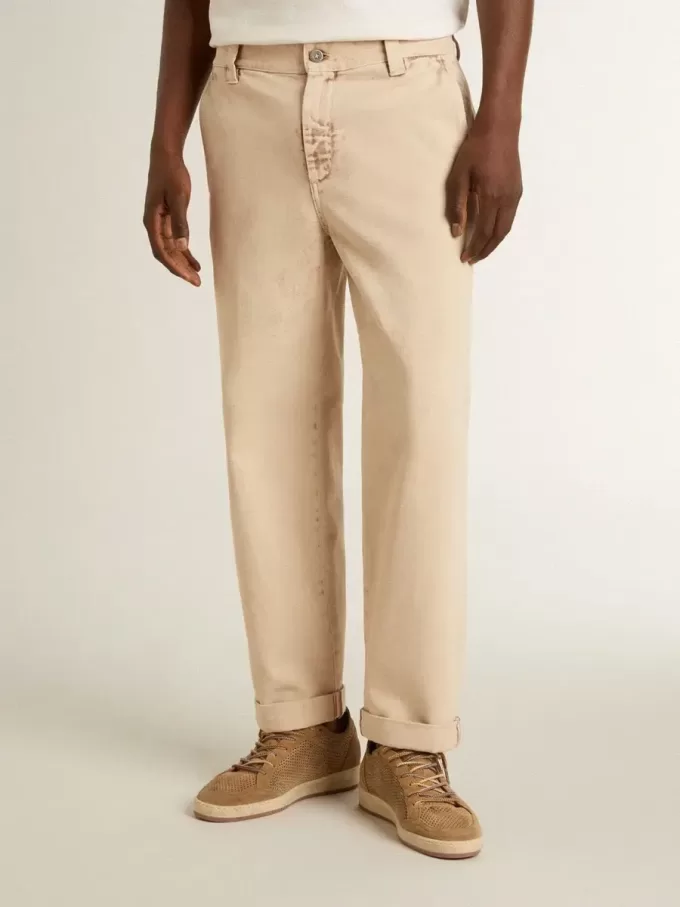 Pantalones chinos beige para hombre con acabado desgastado