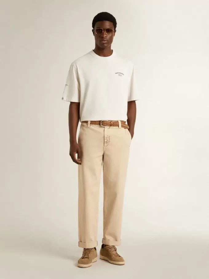 Pantalones chinos beige para hombre con acabado desgastado