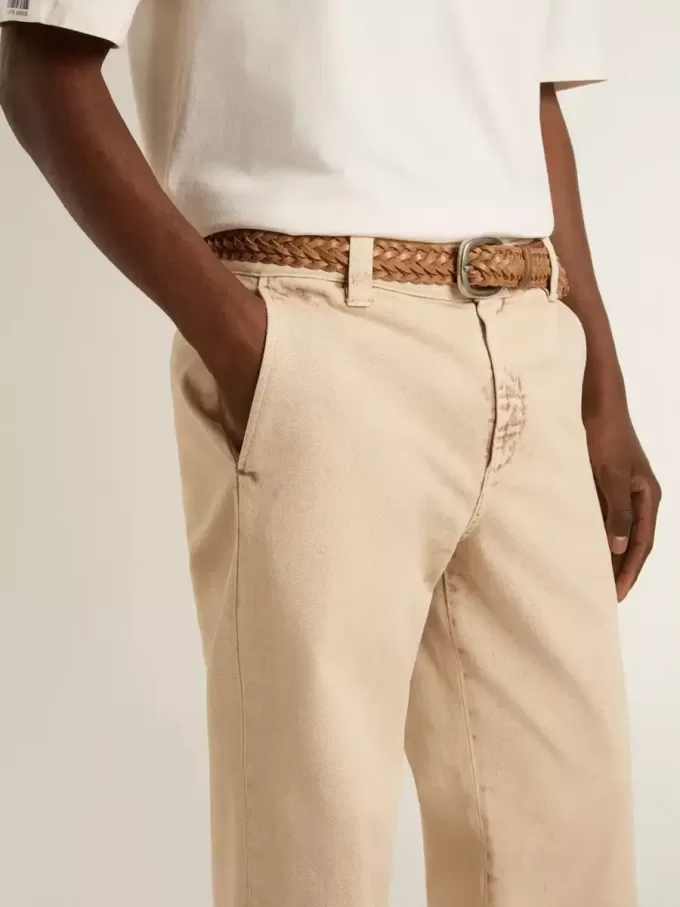 Pantalones chinos beige para hombre con acabado desgastado