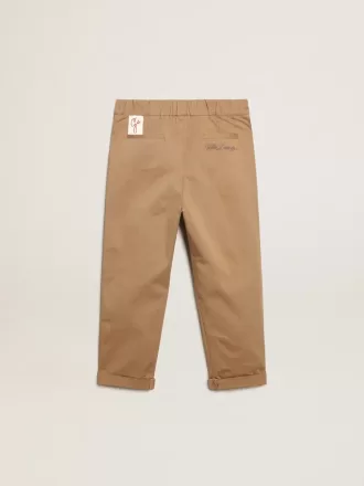 Pantalones chinos para niño en algodón color caramelo.
