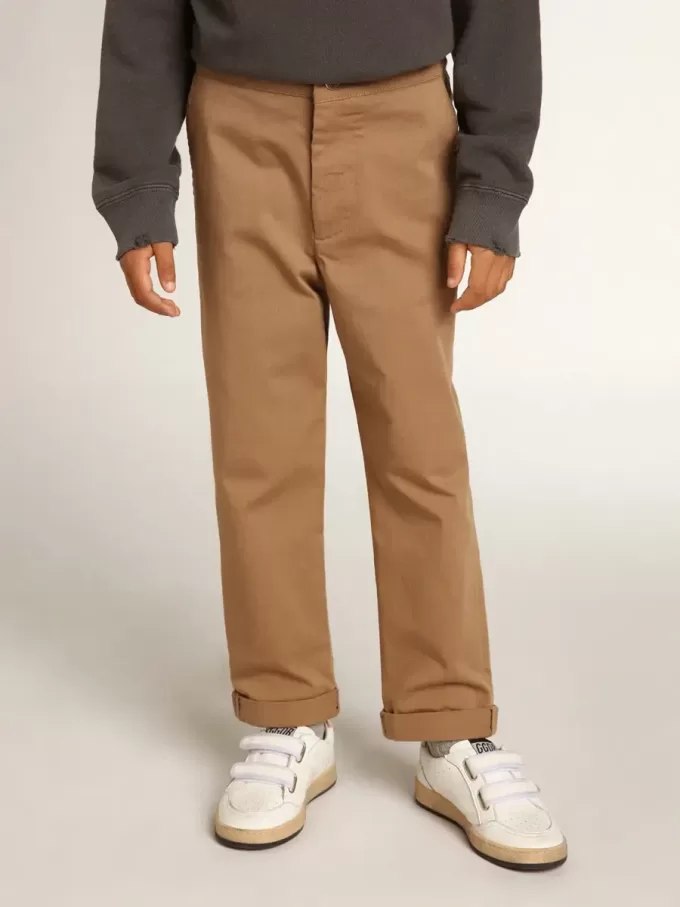Pantalones chinos para niño en algodón color caramelo.