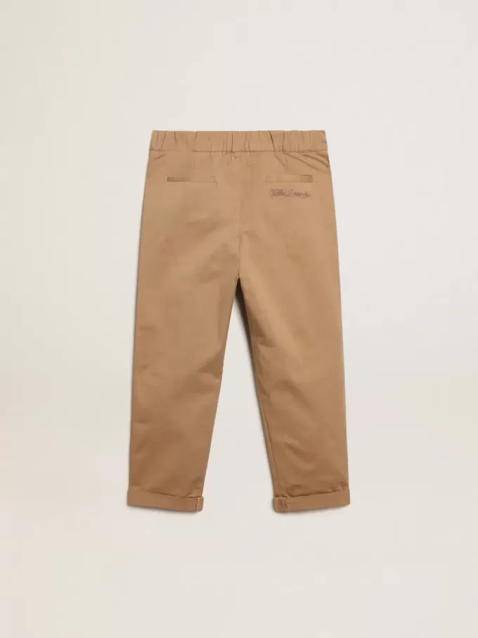Pantalones chinos para niño en algodón color caramelo.