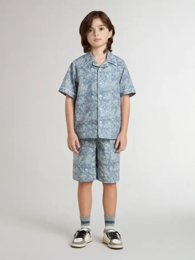 Pantalones cortos azules para niño con estampado blanco Pantalones cortos azules para niño con estampado blanco