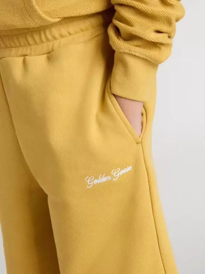 Pantalones cortos de jogging para niños en amarillo ocre con bordado