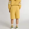 Pantalones cortos de jogging para niños en amarillo ocre con bordado