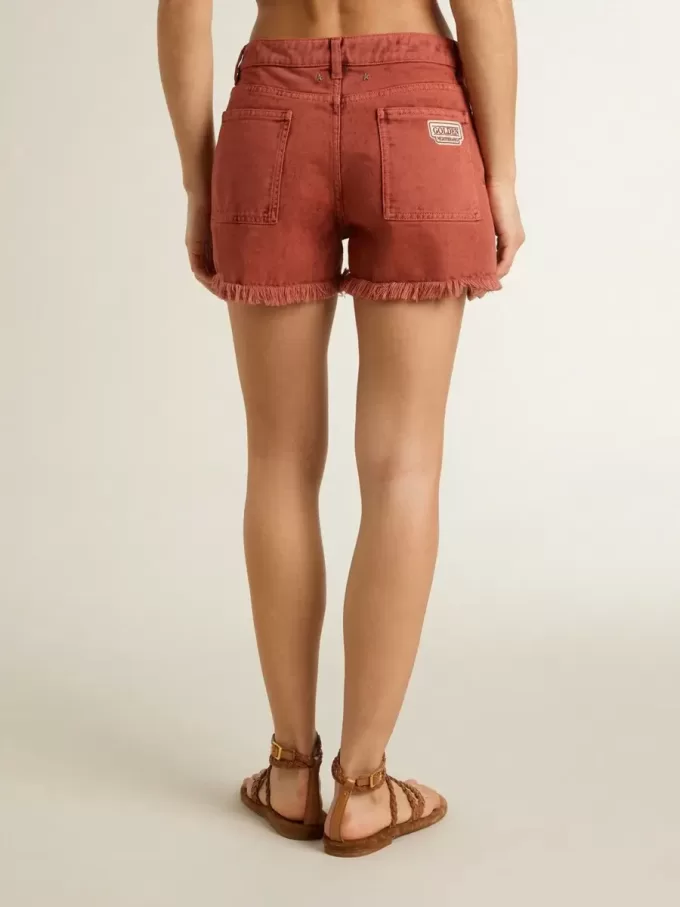 Pantalones cortos de mujer en denim rojo ladrillo con bordado Golden Mediterraneo