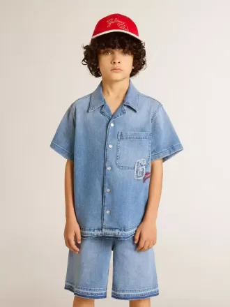 Pantalones cortos vaqueros para niño con bordado en la parte trasera