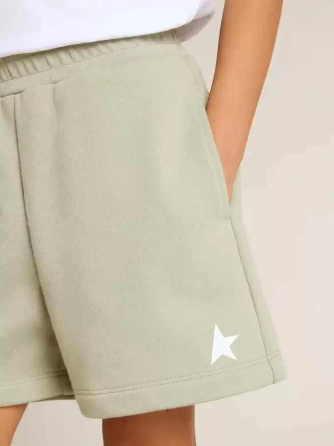 Pantalones cortos verde claro con estrella blanca
