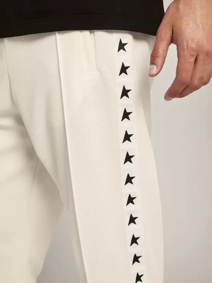Pantalones de chándal blancos para hombre con estrellas negras en los laterales