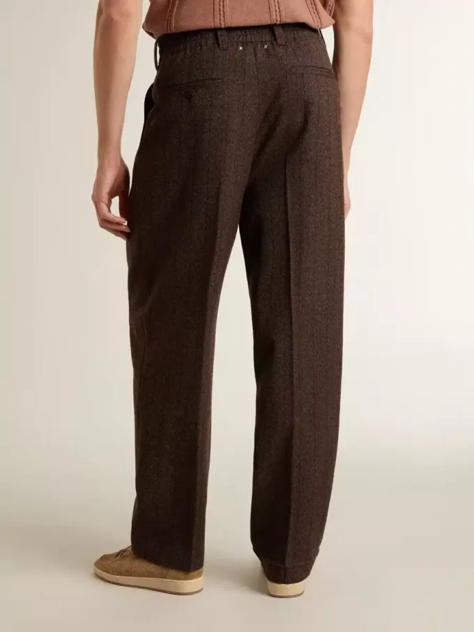Pantalones de chándal para hombre en lana marrón oscuro con diseño de rayas finas