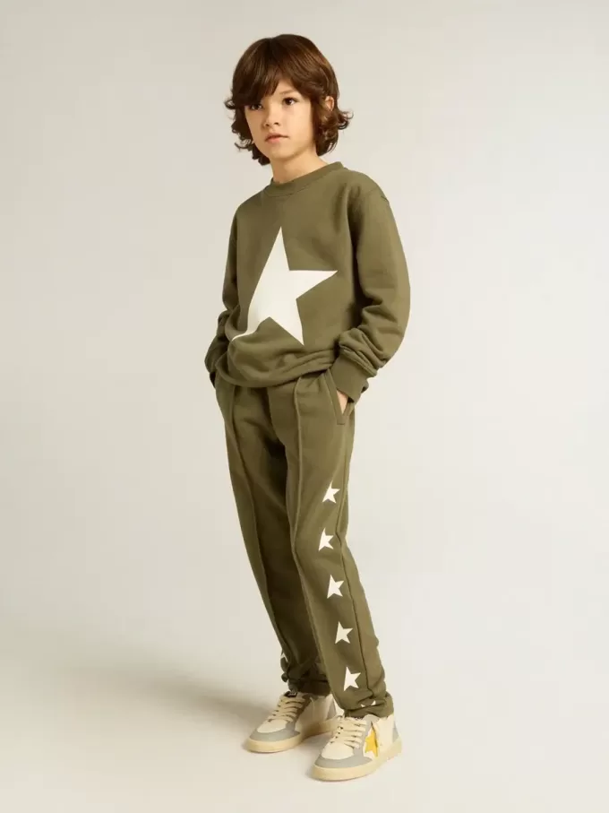 Pantalones de chándal para niño en verde militar con estrellas blancas