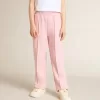 Pantalones de chándal rosas con estrella brillante en la parte delantera.