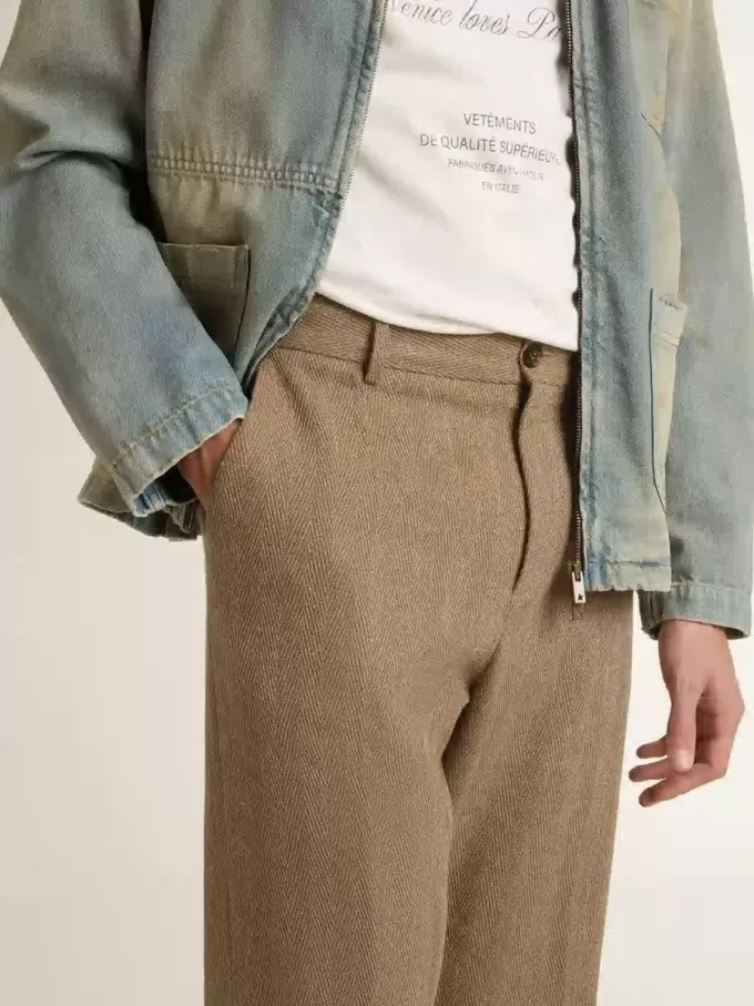 Pantalones de sastrería en mezcla de lino con estampado chevron color arena