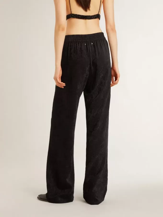 Pantalones joggers negros para mujer con estampado toile de jouy tono sobre tono