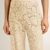 Pantalones transparentes de encaje color crema para mujer