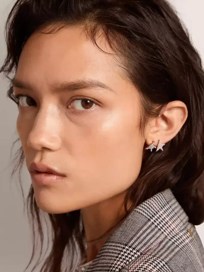 Pendientes de botón para mujer en color oro antiguo con cuentas decorativas Pendientes de botón para mujer en color oro antiguo con cuentas decorativas