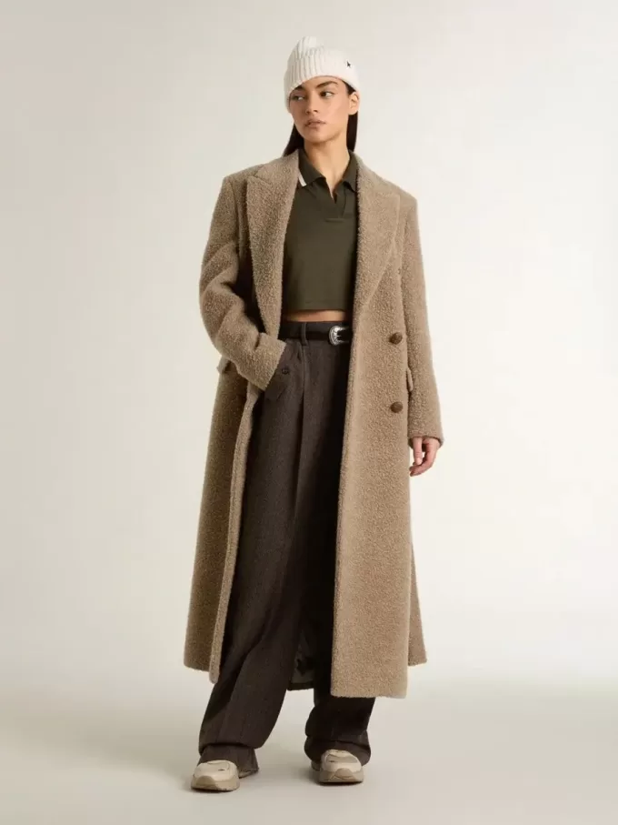 Polo corto de mujer en jersey verde militar con bordado