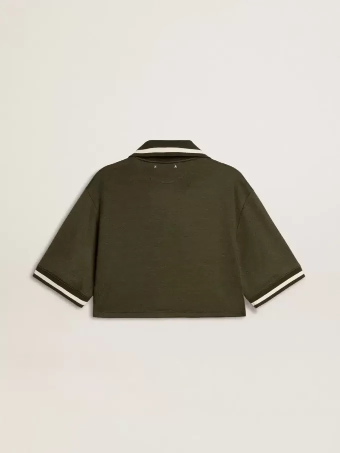 Polo corto de mujer en jersey verde militar con bordado