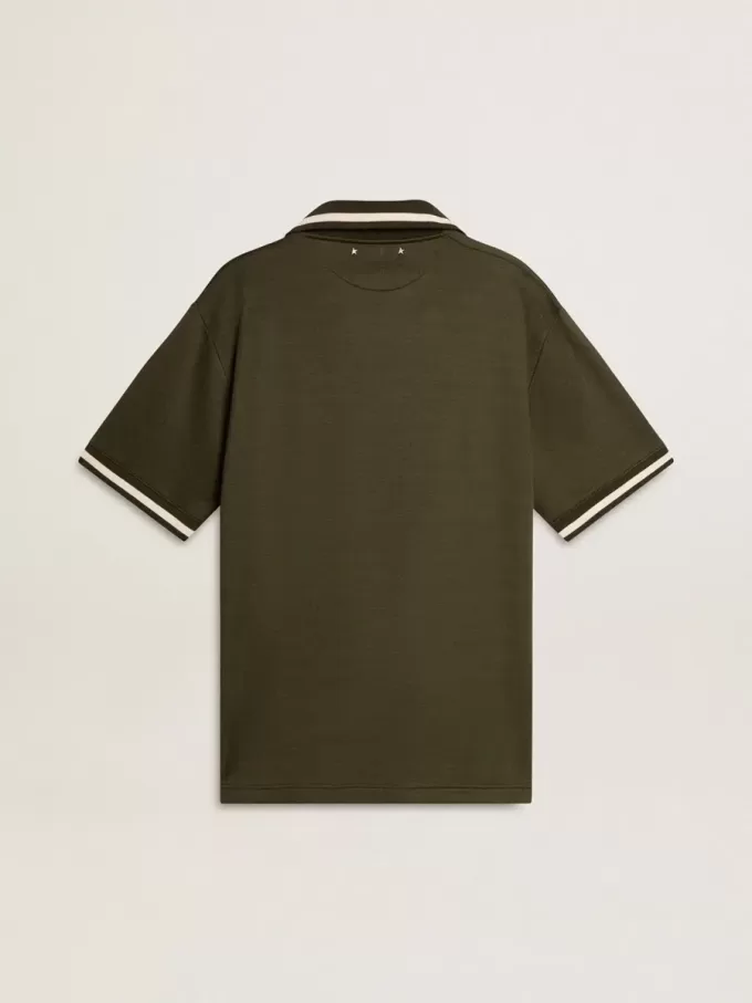 Polo de jersey verde militar para hombre con bordado