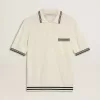 Polo de punto blanco desgastado para hombre con ribetes azules