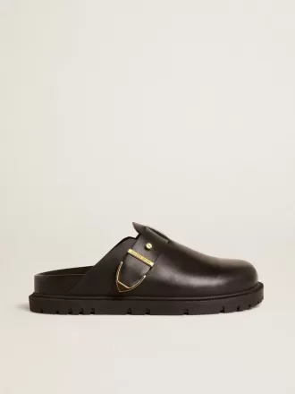 Sabot Lucy para mujer en piel negra brillante con hebilla metálica dorada