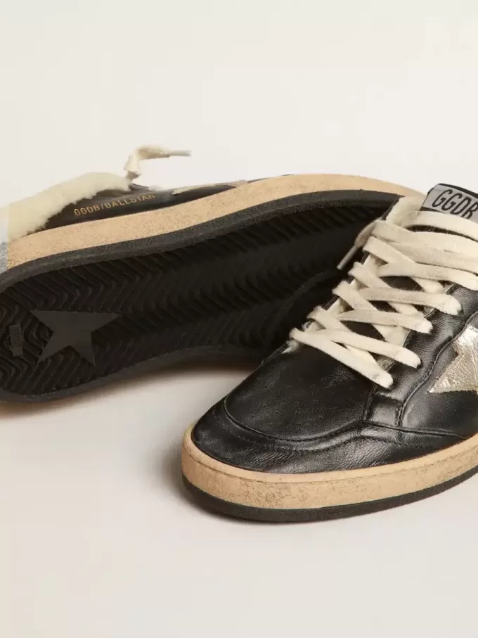 Sabots Ball Star en napa con estrella platino y forro de borreguillo