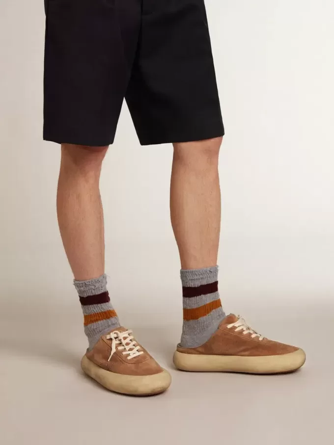 Sabots Space-Star para hombre en ante color tabaco con estrella perforada Sabots Space-Star para hombre en ante color tabaco con estrella perforada