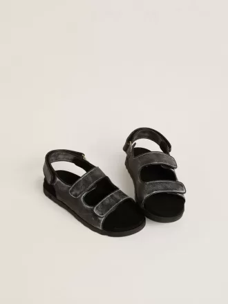 Sandalias Noa Junior en piel negra desgastada