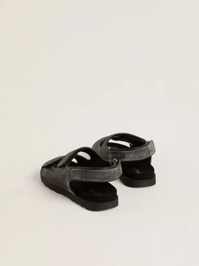 Sandalias Noa Young en piel negra desgastada Sandalias Noa Young en piel negra desgastada