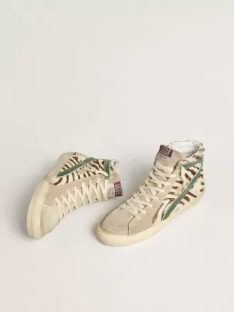 Sandalias para mujer en piel de potro con estampado de cebra y detalle en piel laminada verde
