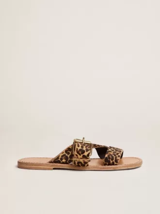 Sandalias planas Margaret para mujer en piel de potro con estampado de leopardo