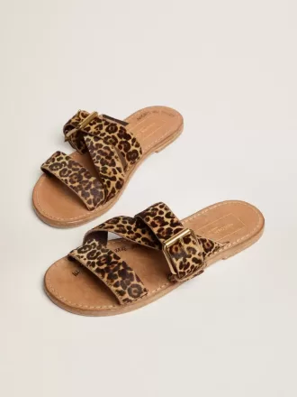 Sandalias planas Margaret para mujer en piel de potro con estampado de leopardo