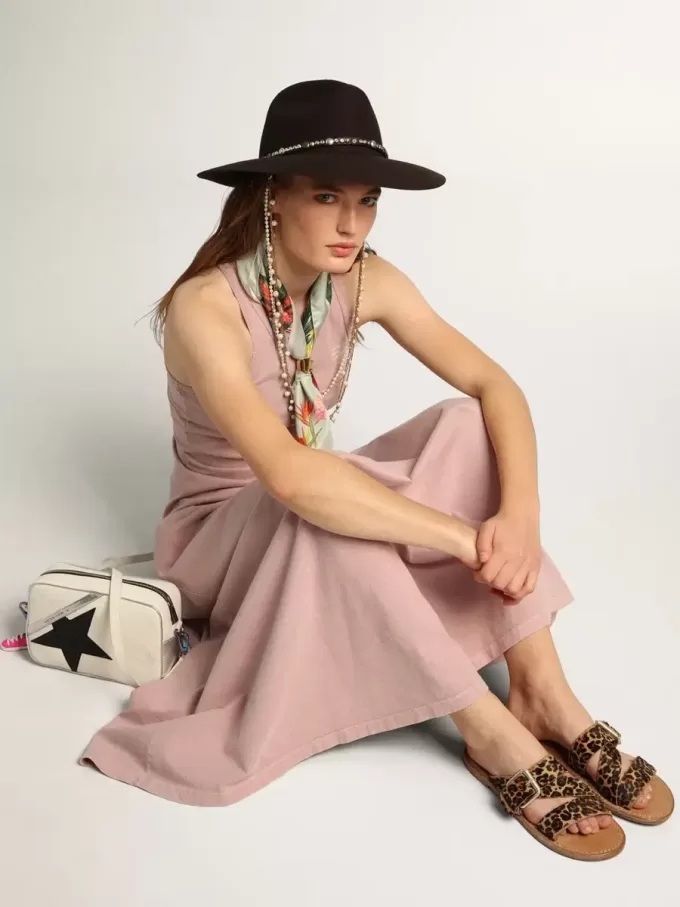 Sandalias planas Margaret para mujer en piel de potro con estampado de leopardo