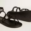 Sandalias planas Penelope para mujer en piel negra.