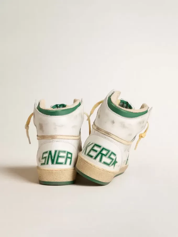 Sky-Star en piel blanca con estrella de piel verde. Sky-Star en piel blanca con estrella de piel verde.