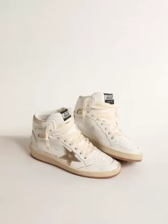 Sky-Star en piel napa blanca con estrella y lengüeta en el talón en piel metalizada dorada