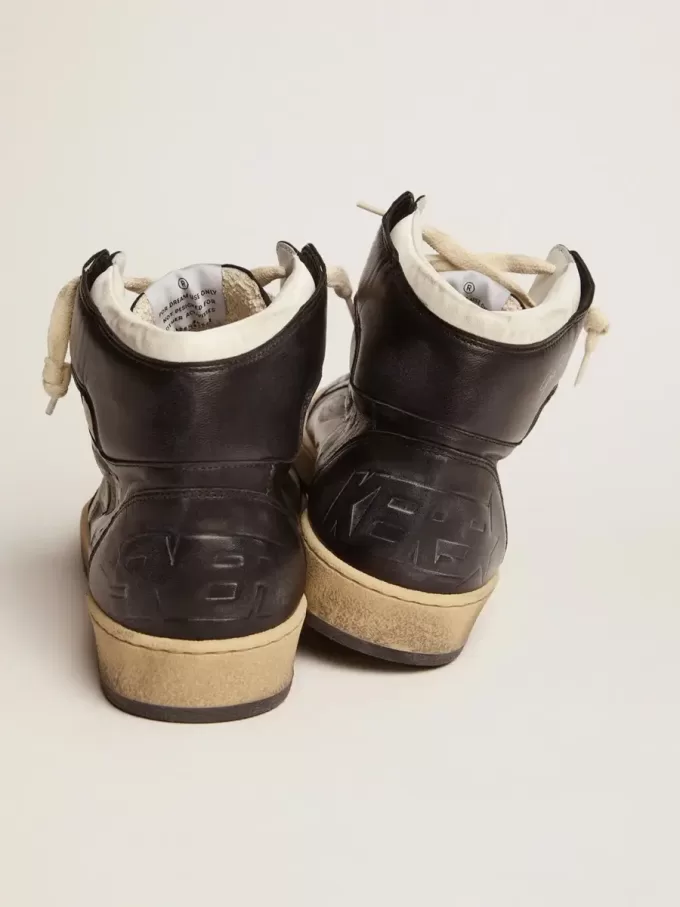 Sky-Star en piel napa negra con estrella de piel blanca