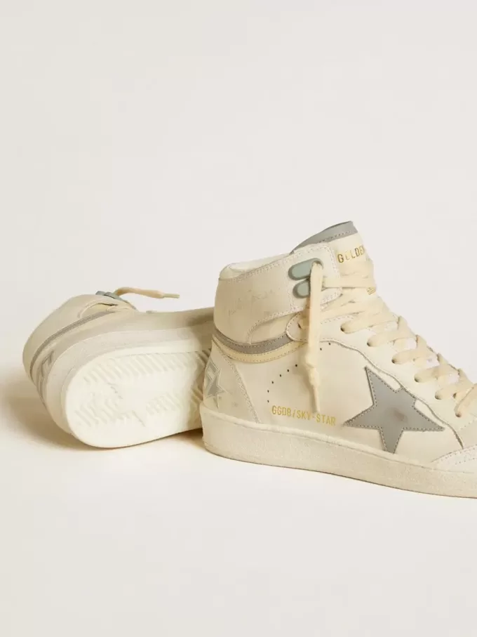 Sky-Star para mujer en piel con estrella de piel azul claro y lengüeta blanca en el talón.