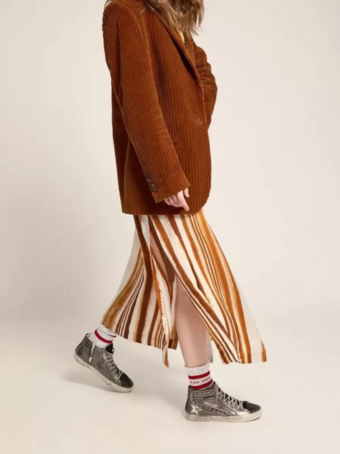 Slide para mujer con parte superior de piel laminada plateada y tachuelas Slide para mujer con parte superior de piel laminada plateada y tachuelas