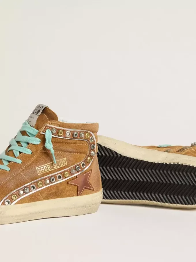 Slide para mujer en ante color ocre con estrella de cuero color tabaco