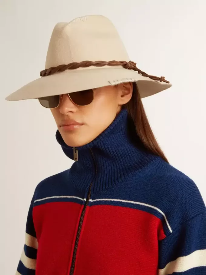 Sombrero fedora color pergamino con banda de cuero Sombrero fedora color pergamino con banda de cuero