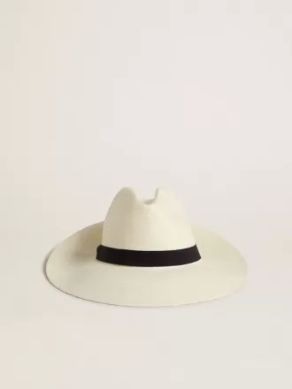 Sombrero fedora dorado de paja blanca con cinta negra y estampado marino bajo el ala