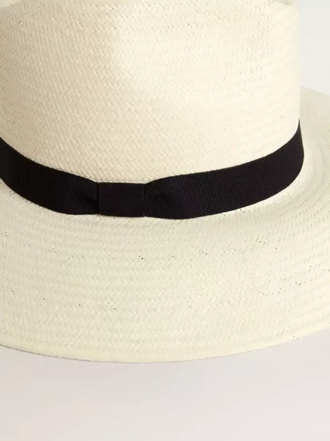 Sombrero fedora dorado de paja blanca con cinta negra y estampado marino bajo el ala Sombrero fedora dorado de paja blanca con cinta negra y estampado marino bajo el ala
