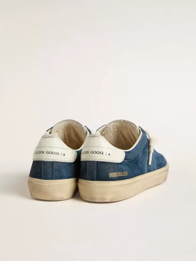 Soul Star para hombre en ante azul con lengüeta de cuero blanco en el talón Soul Star para hombre en ante azul con lengüeta de cuero blanco en el talón