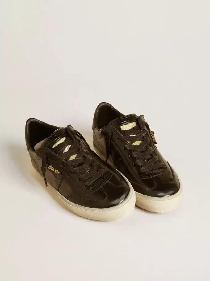 Soul Star para mujer en charol negro con lengüeta de cuero negro en el talón Soul Star para mujer en charol negro con lengüeta de cuero negro en el talón