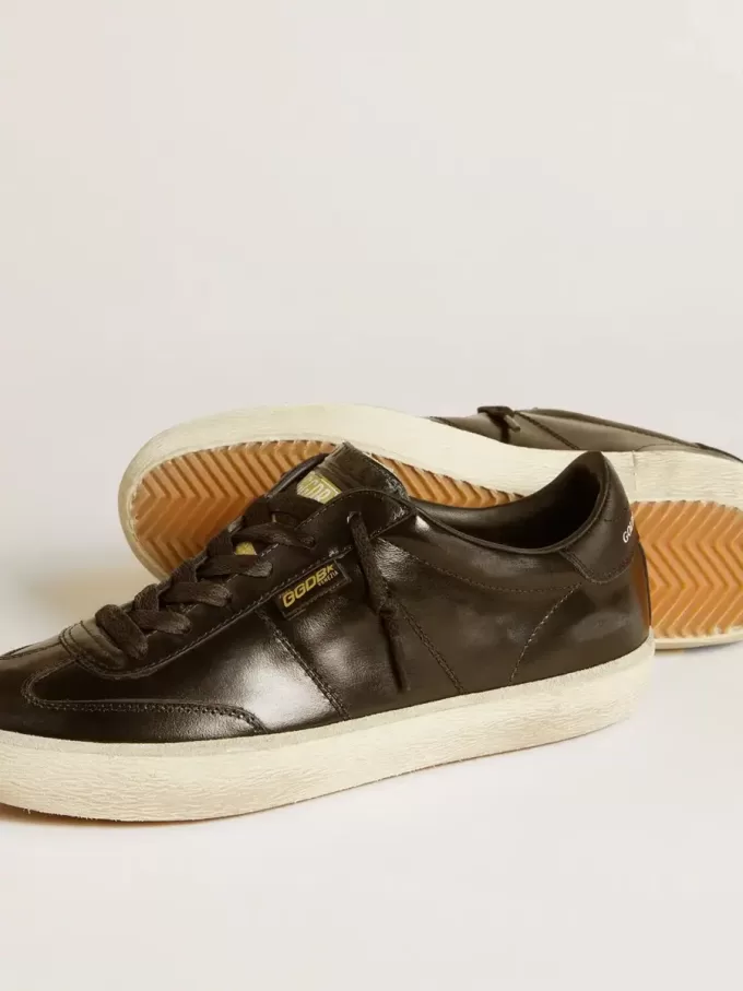 Soul Star para mujer en charol negro con lengüeta de cuero negro en el talón Soul Star para mujer en charol negro con lengüeta de cuero negro en el talón