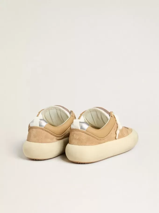 Space-Star Cube para hombre en ante color tabaco con estrella perforada