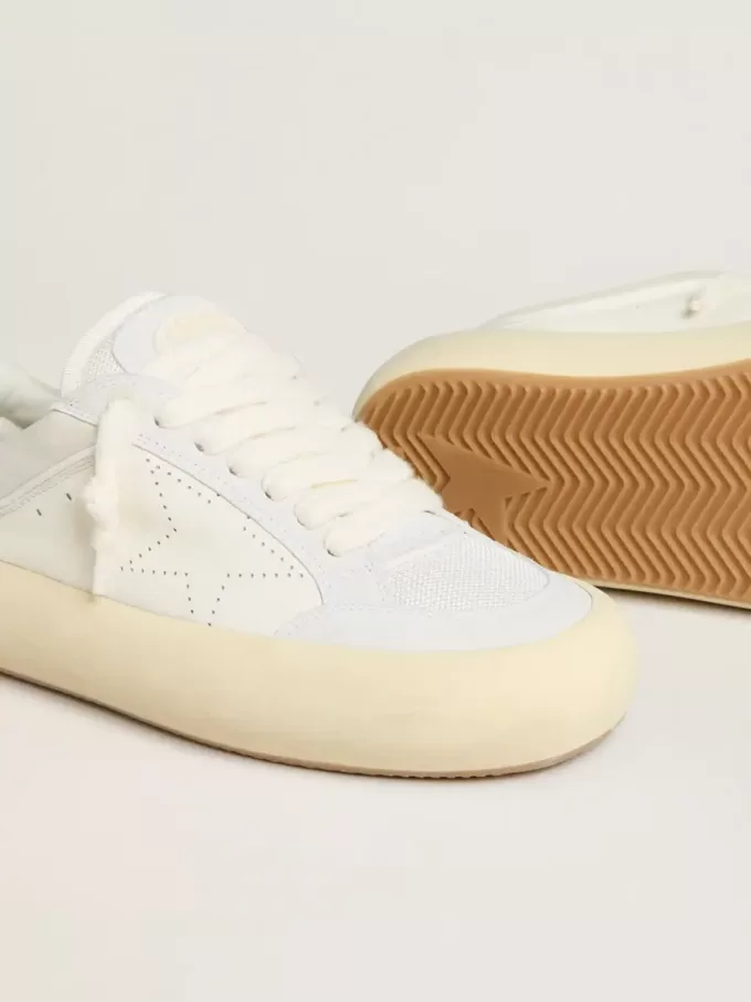 Space-Star Cube para hombre en piel blanca con estrella perforada